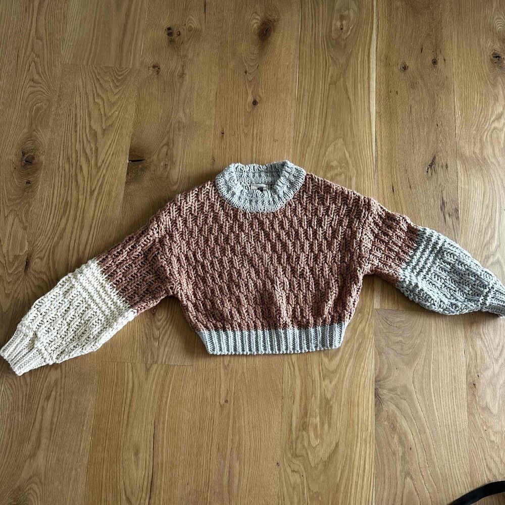 Universal Thread Womens Cropped Cable Knit Sweater Size Small Color Block